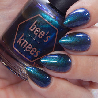 Image provided for Bee's Knees by a paid swatcher featuring the nail polish " Be Like the Mimic Spider "