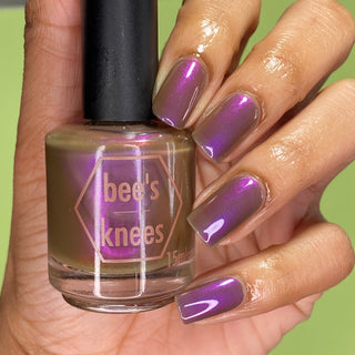 Image provided for Bee's Knees by a paid swatcher featuring the nail polish " Earth Sunderer "