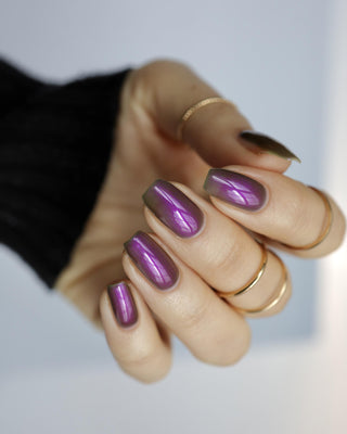 Image provided for Bee's Knees by a paid swatcher featuring the nail polish " Earth Sunderer "