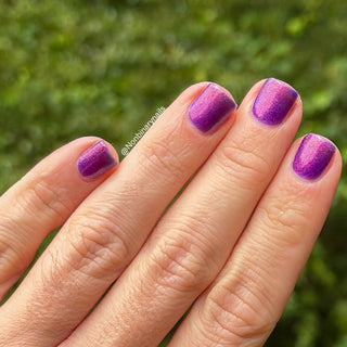 Image provided for Bee's Knees by a paid swatcher featuring the nail polish " The Great Unraveling "