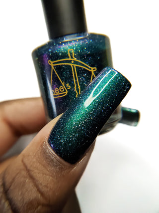 Image provided for Bee's Knees by a paid swatcher featuring the nail polish " Faragathe "