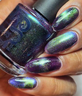 Image provided for Bee's Knees by a paid swatcher featuring the nail polish " An Insane F🦑cking Tentacle Sanctuary "