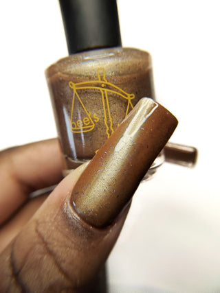 Image provided for Bee's Knees by a paid swatcher featuring the nail polish " Violentia nervus potestas "