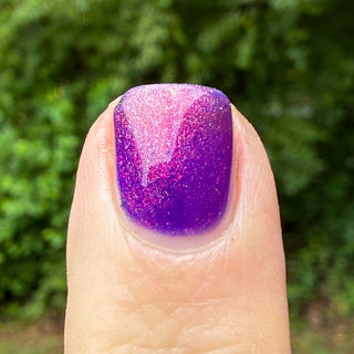Image provided for Bee's Knees by a paid swatcher featuring the nail polish " The Great Unraveling "