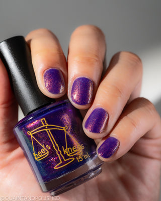 Image provided for Bee's Knees by a paid swatcher featuring the nail polish " The Great Unraveling "