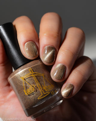 Image provided for Bee's Knees by a paid swatcher featuring the nail polish " Violentia nervus potestas "