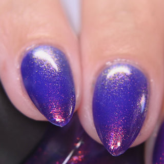 Image provided for Bee's Knees by a paid swatcher featuring the nail polish " The Great Unraveling "
