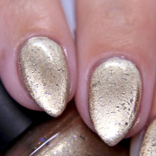 Image provided for Bee's Knees by a paid swatcher featuring the nail polish " Violentia nervus potestas "