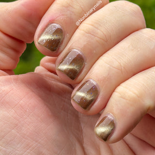 Image provided for Bee's Knees by a paid swatcher featuring the nail polish " Violentia nervus potestas "