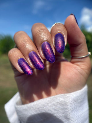 Image provided for Bee's Knees by a paid swatcher featuring the nail polish " The Great Unraveling "