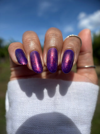 Image provided for Bee's Knees by a paid swatcher featuring the nail polish " The Great Unraveling "