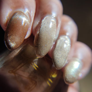 Image provided for Bee's Knees by a paid swatcher featuring the nail polish " Violentia nervus potestas "