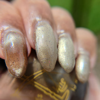 Image provided for Bee's Knees by a paid swatcher featuring the nail polish " Violentia nervus potestas "