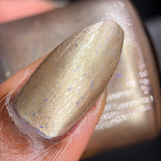 Image provided for Bee's Knees by a paid swatcher featuring the nail polish " Violentia nervus potestas "