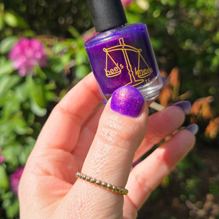 Image provided for Bee's Knees by a paid swatcher featuring the nail polish " The Great Unraveling "