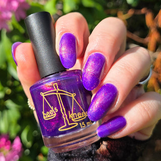 Image provided for Bee's Knees by a paid swatcher featuring the nail polish " The Great Unraveling "