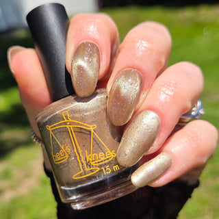 Image provided for Bee's Knees by a paid swatcher featuring the nail polish " Violentia nervus potestas "
