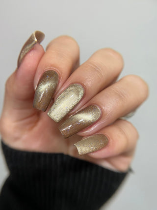 Image provided for Bee's Knees by a paid swatcher featuring the nail polish " Violentia nervus potestas "