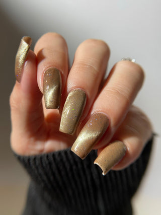 Image provided for Bee's Knees by a paid swatcher featuring the nail polish " Violentia nervus potestas "